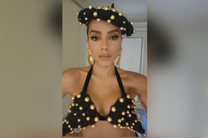 Anitta apostou no look de crochê para trazer à memória o queridinho dos brasileiros (Foto: Reprodução/Instagram)