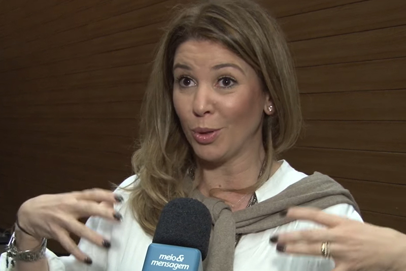 Daniela Beyruti ironizou a Globo (Foto: Meio & Mensagem/YouTube/Reprodução)