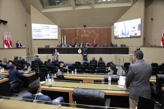 Deputados aprovaram requerimento adiando reunião e vão ficar 10 dias sem realizar sessão (Foto: Danilo Mello/ALE)