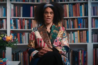 Bernardine Albuquerque rompe conceitos na literatura (Foto: British Vogue/YouTube/Reprodução)