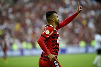 Fabrício Bruno marcou dois gols na goleada do Flamengo (Foto: Marcelo Cortes/CRF)
