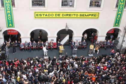 Manifesto pela democracia começou em São Paulo e se espalhou pelas capitais (Foto: Rosena Rosa/Agência Brasil)