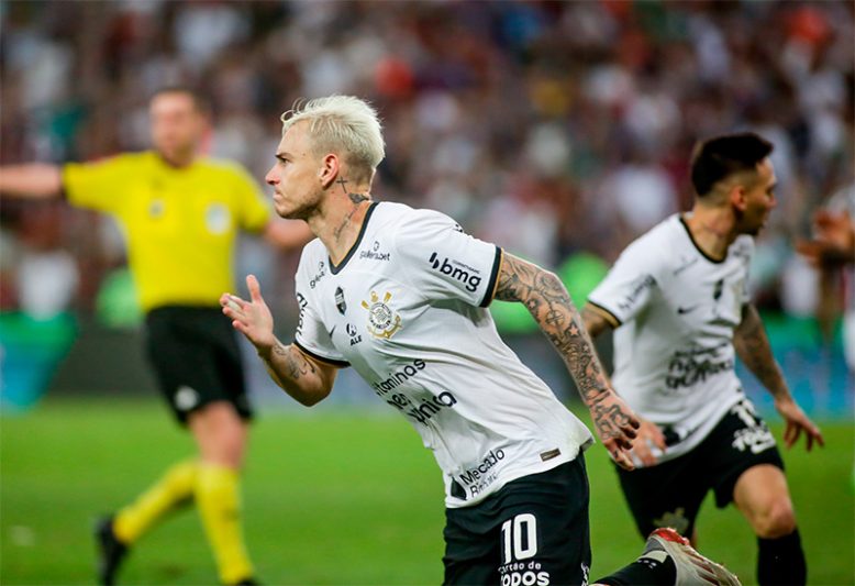 Mosquito marca no último minuto e Corinthians arranca empate com