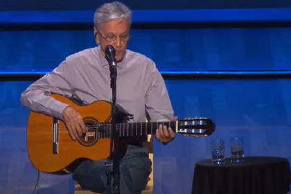 Caetano Veloso comemorou 80 anos com apresentação (Foto: Reprodução/MultiShow)