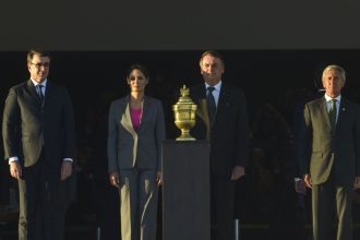 Bolsonaro recebe coração de dom Pedro I
