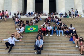 Para se inscrever, é necessário que o aluno tenha perfil de liderança, excelência acadêmica e fale inglês (Foto: Reprodução/Facebook)