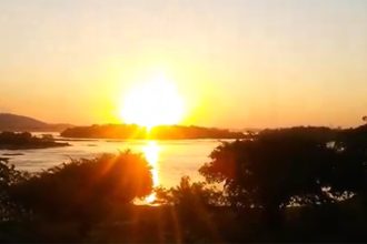Sol é a fonte de energia no Xingu em programa federal (Foto: YouTube/Reprodução)
