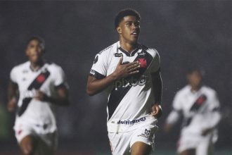 Andrey marcou o gol do Vasco no empate com o Londrina (Foto: Daniel Ramalho/Vasco)