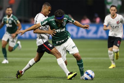 Lance de jogo entre Athletico e Palmeiras: empate surpreendente (Foto: Fabio Menotti/Palmeiras)