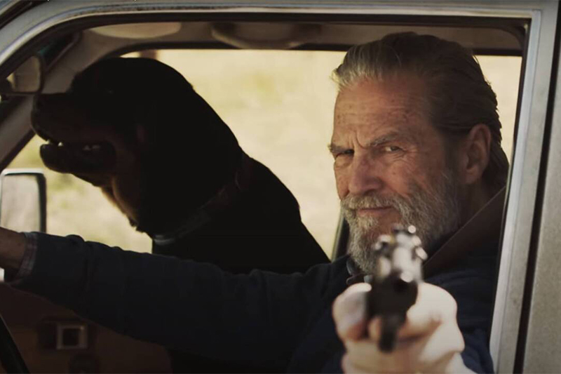 Ator Jeff Bridges em cena de "The Old Man": vitalidade aos 72 anos (Foto: Star+/Reprodução)