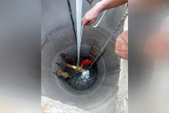 Bombeiros encontraram a criança já morta (Foto: Corpo de Bombeiros/Divulgação)