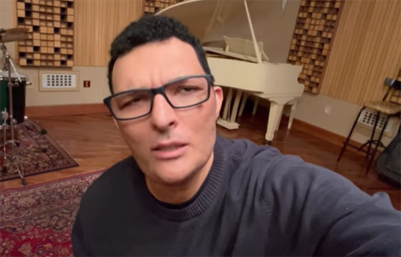 Cantor Leandro Lehart foi condenado por estupro e cárcere privado (Foto: Facebook/Reprodução)