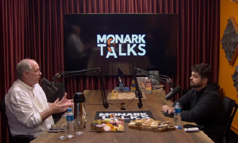 Ciro Gomes na entrevista ao Monark Talks (Foto: Reprodução/YouTube)