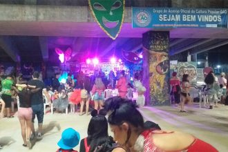 Grupos folclóricos também se apresentam na área de lazer do viaduto do Manoa (Foto: Manauscult/Divulgação)