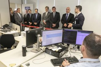 Líderes políticos visitam TSE e sistema de monitoramento das eleições (Foto: Alejandro Zambrana/Secom TSE)