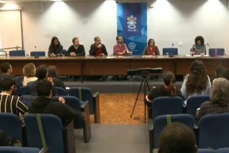 Jornalistas se reuniram na PUC-SP para cobrar liberdade de imprensa (Foto: TV PUC São Paulo/Reprodução)