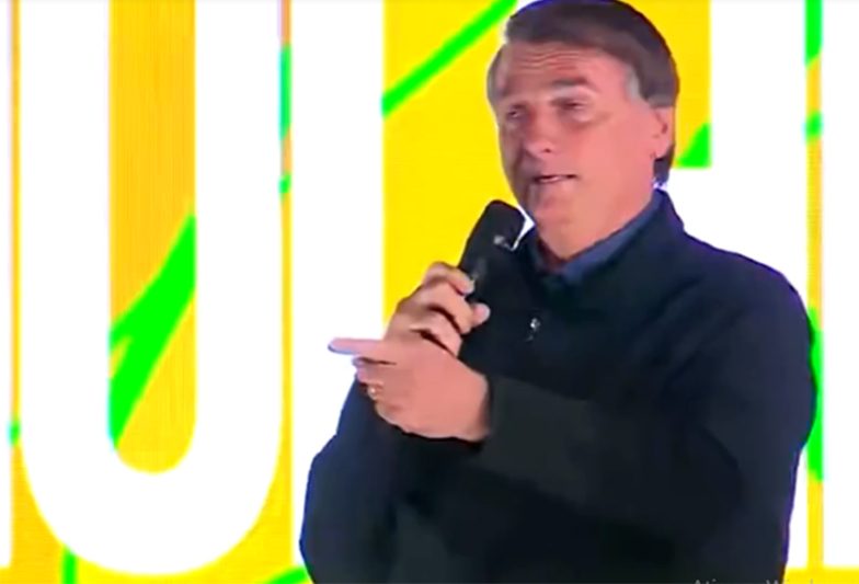 Jair Bolsonaro defendeu armas para mulheres em evento no RS (Foto: G1/YouTube/Reprodução)
