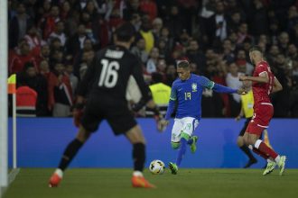 Raphinha é trunfo da seleção no lado direito (Foto: Lucas Figueiredo/CBF Oficial)