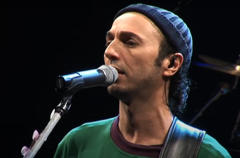 Cantor Zeca Baleiro pede em música que Ciro apoie Lula (Foto: YouTube/Reprodução)