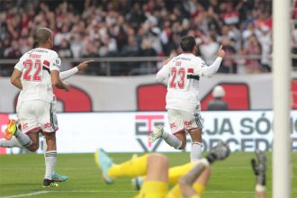 Éder marcou, de pênalti, o gol de empate do São Paulo (Foto: Rubens Chiri/saopaulofc.net)
