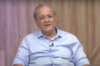 O candidato ao governo do Piauí Sílvio Mendes (União Brasil) fez uma fala com teor racista nesta quarta-feira (31) em sabatina do jornal Meio Norte (Foto: Reprodução/Youtube)