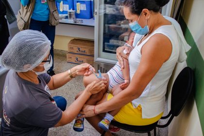 vacina contra a poliomielite