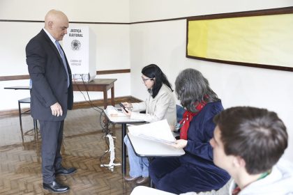 Alexandre de Moraes antes de votar: teste confirmou segurança da urna (Foto: Antonio Augusto/Secom/TSE)