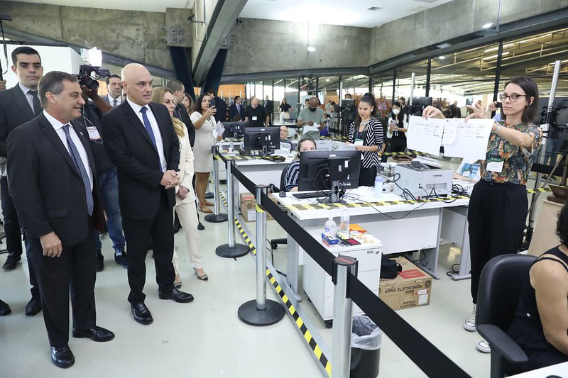 Alexandre de Moraes acompanhou teste de integridade da urna (Foto: Antonio Augusto/Secom/TSE)