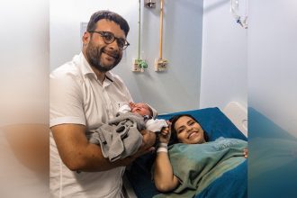Anne Moura com o marido e o filho: família completa (Foto: Camila Garcez/Divulgação/Assessoria)