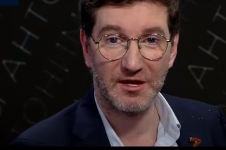 Anton Krasovski foi demitido de canal de TV (Foto: YouTube/Reprodução)