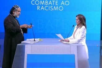 Soraya indagou a Padre Kelmon se não tinha medo de ir para o inferno em debate da Globo (Foto: TV Globo/Reprodução)