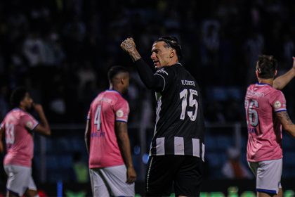 Cuesta marcou um dos gols da vitória do Botafogo (Foto: Victor S Fernandes/W9 PRESS/Folhapress)