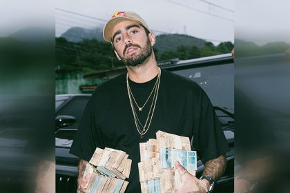 Pedro Scooby ostentou maços de dinheiro (Foto: Instagram/Reprodução)