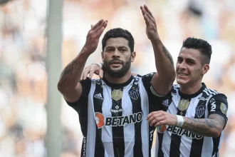 Hulk marcou os dois gols da vitória (Foto: Pedro Souza/CAM)