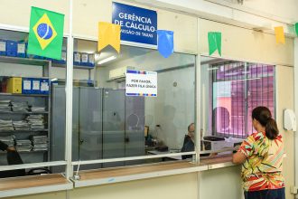 Atendimento no Implurb: taxas podem ser pagas pelo Pix (Foto: Antonio Pereira / Semcom)