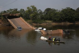 Ponte que caiu na BR-319