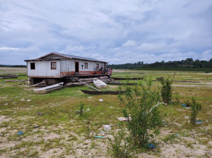 Seca prejudica e isola moradores de Uarini (Foto: Francenildo Lopes)