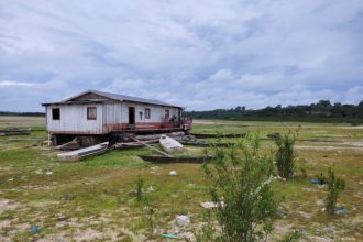Seca prejudica e isola moradores de Uarini (Foto: Francenildo Lopes)