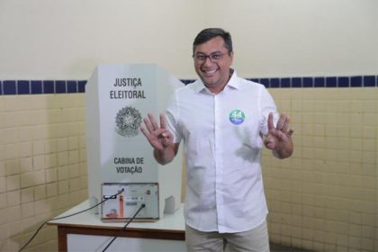 Wilson Lima é reeleito para mais quatro anos no Governo do Amazonas (Foto: Diego Peres/Secom)