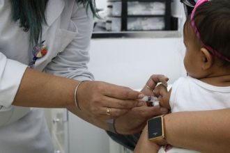 Primeira remessa tem 1 milhão de doses e será distribuída aos estados (Foto: Rovena Rosa/ABr)