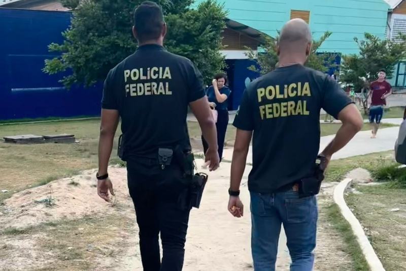 Na foto, servidores da Polícia Federal (Foto: Divulgação/PF) 