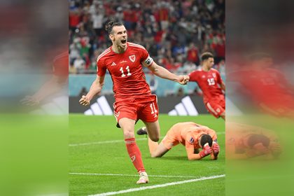 Gareth Bale converteu pênalti e empatou para o País de Gales (Foto: Reprodução/Twitter/@fifaworldcup_pt)
