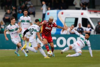 Coritiba superou o Flamengo (Foto: Gilvan de Souza/CRF)