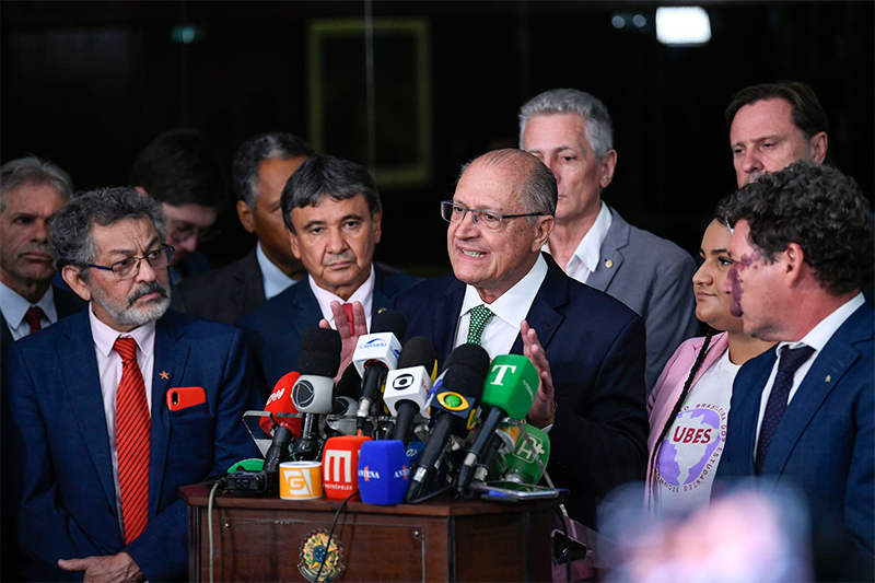 Mínimo vai a R$ 1.320; senadores defendem política permanente de  valorização — Senado Notícias