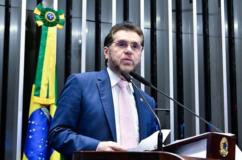 Plínio Valério fez pronunciamento e reforçou apoio a manifestantes (Foto: Waldemir Barreto/Agência Senado)