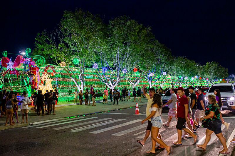 O túnel ornamentado com 30 mil lâmpadas de LED, tem 130 metros (Foto: Antonio Pereira/Semcom)