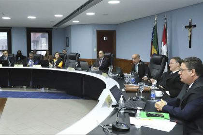 Plenário do TCE: aprovação de contas do governador, mas com ressalvas (Foto: TCE-AM/Divulgação)