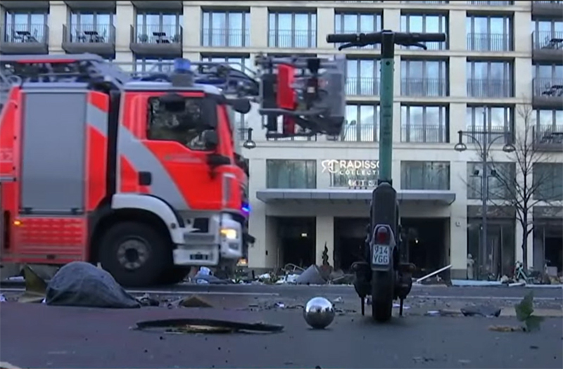 AquaDom ficava em um prédio no Centro de Berlim (Foto: CNN/YouTube/Reprodução)