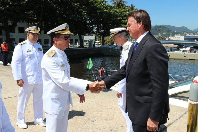 Comandante Da Marinha Se Nega A Participar Da Passagem De Comando