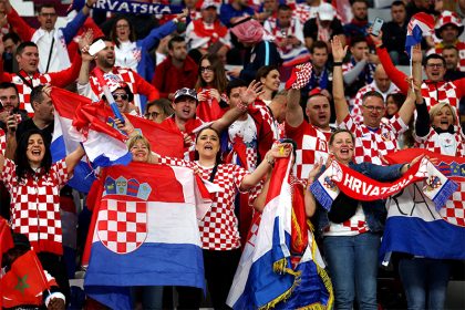 Torcida croata festejou o terceiro lugar na copa (Foto: Reprodução/Twitter/@fifaworldcup_pt)